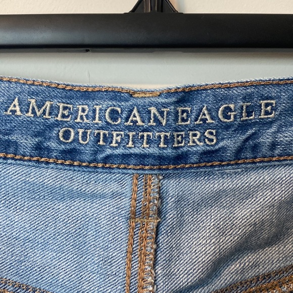 American Eagle Vintage High-Rise Festival Jean Shorts Size 4 - Picture 4 of 5